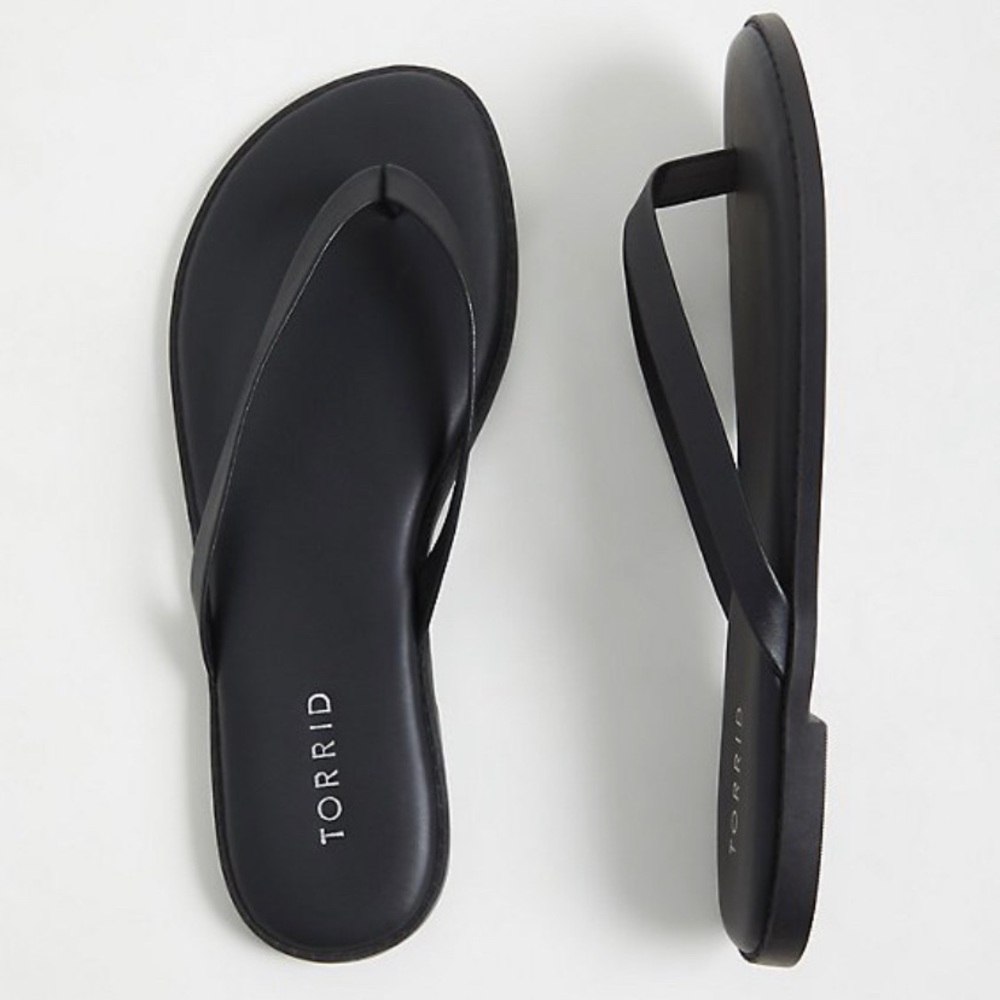 Torrid Faux Leather Flip Flops NWT 10 Extra Wide Width